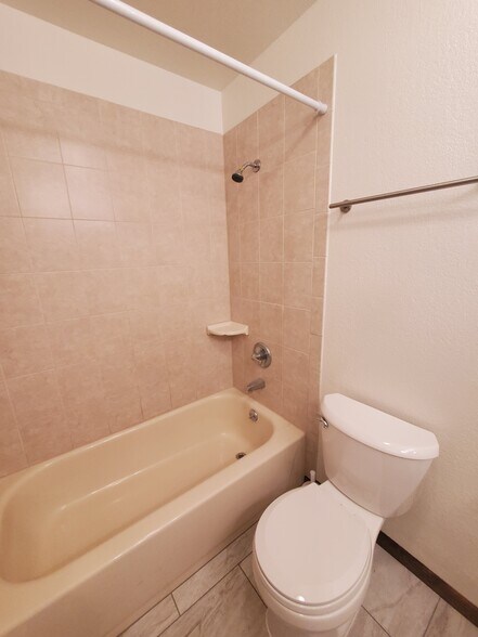 Hall bathroom - 1078 N Pond Dr