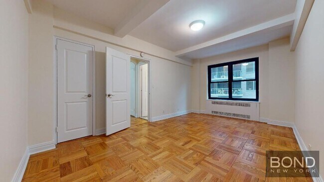 Building Photo - 141 E 56th St