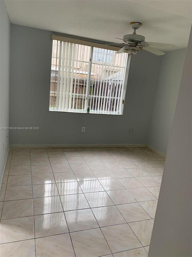 Primary Photo - 1062 W 42nd Pl