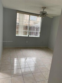 Building Photo - 1062 W 42nd Pl