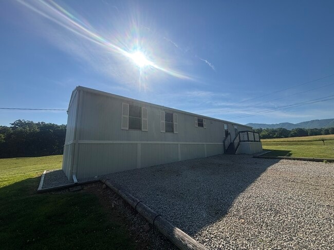 Building Photo - 824 Browns Bridge Rd