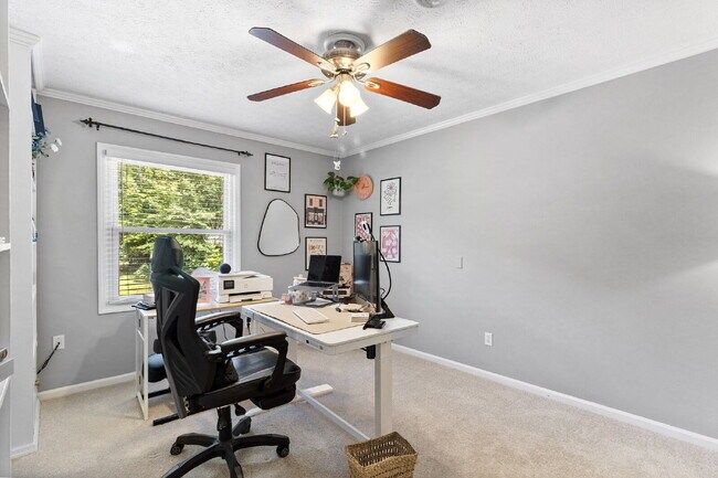 Building Photo - Spacious 4-Bedroom Haven with 3 Full Baths...