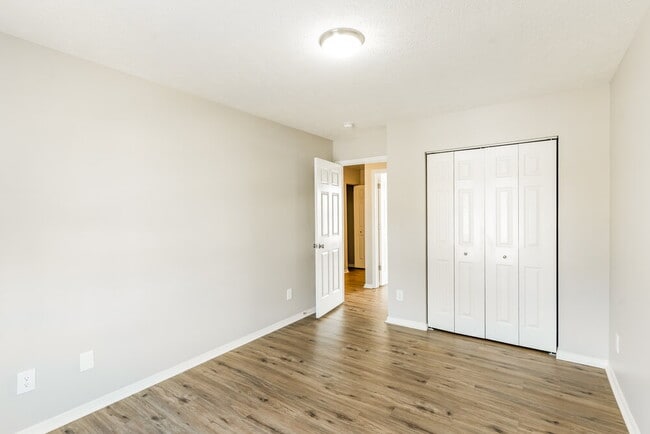 Building Photo - 2803 Creekbend Dr