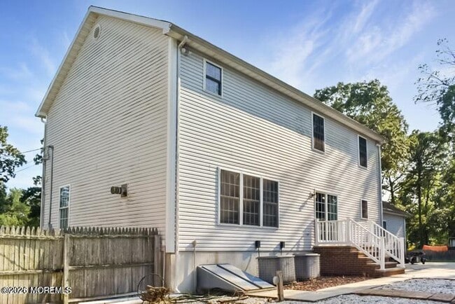 Building Photo - 309 Holly Blvd