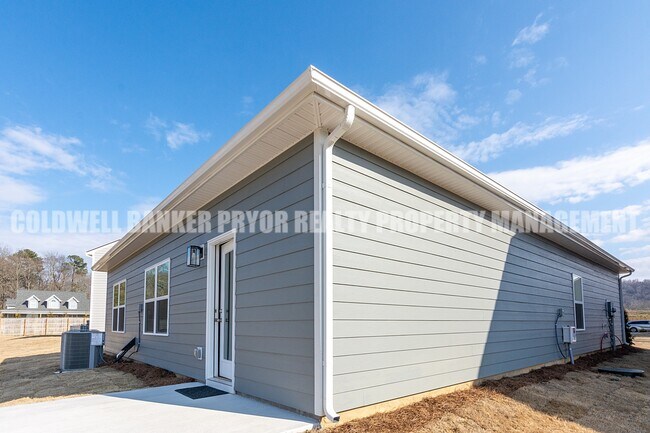 Building Photo - 7492 Bendire Lp