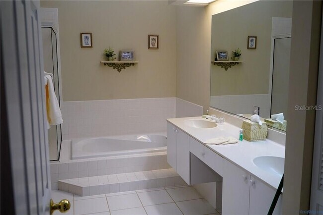 Building Photo - 8718 53rd Terrace E