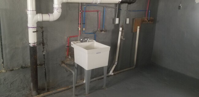 Building Photo - 5001 Denison Ave