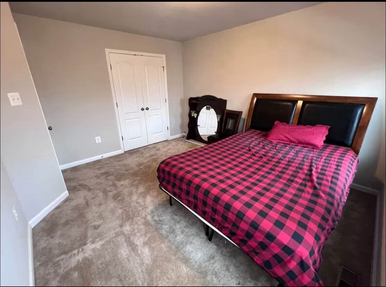 Building Photo - 9102 Village Springs Dr