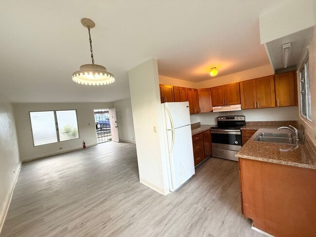 Primary Photo - Salt Lake - Tropicana Manor 3-bedroom 2-ba...