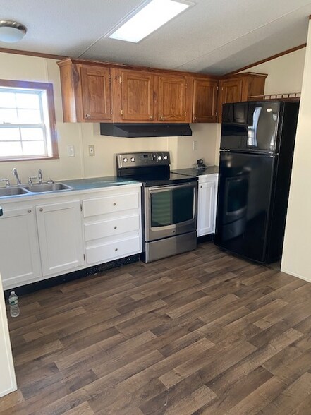 Primary Photo - 5 Rocky Wy