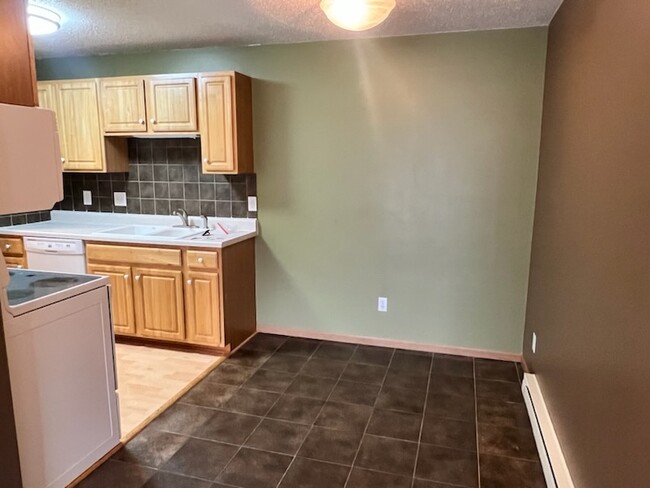 Building Photo - Charming 1-Bedroom Condo in Apple Valley