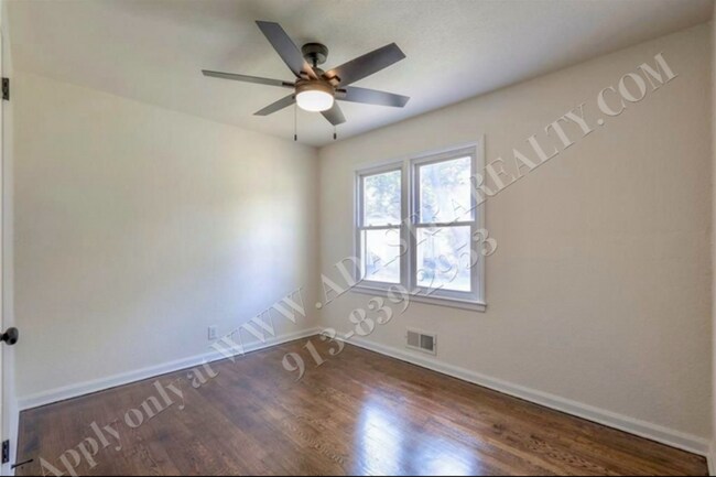 Building Photo - Stunningly Remodeled 3 Bed 1 Bath Home in KCMO-Available NOW!!