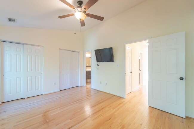 Building Photo - 1553 Templeton Pl