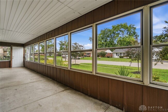 Building Photo - 27 Laurelgrove Dr