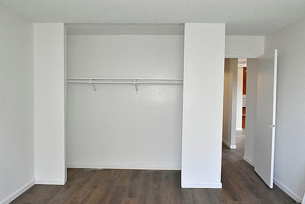 closet - 111 Yorkshire Ct