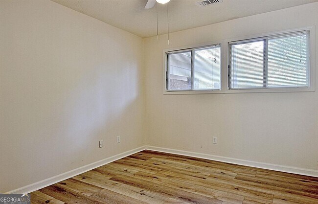 Building Photo - 118 Scatterfoot Dr