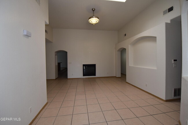 Building Photo - 13737 Paseo Sereno Dr