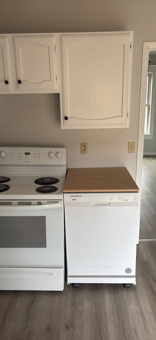 Building Photo - Charming 2 Bedroom 1 Bath Home for Rent/ Rent Reduced