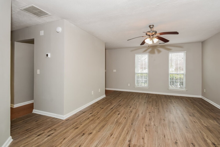 Building Photo - 1347 Ambercrest Way