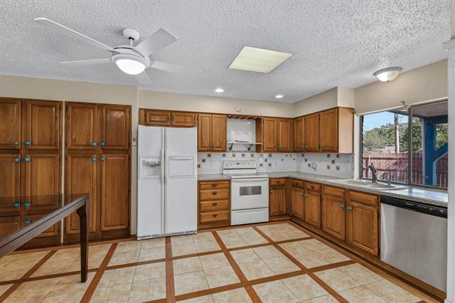 Building Photo - 801 Meadowlark Dr