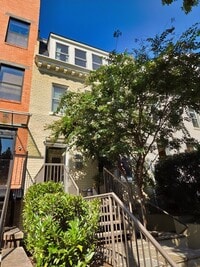Building Photo - 2446 Ontario Rd NW