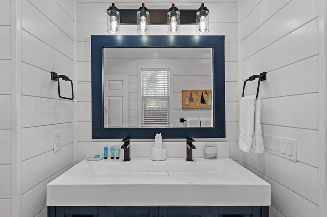 Building Photo - 95 Cobia St