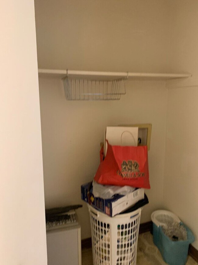 Building Photo - Florida Blvd / Sherwood Forrest