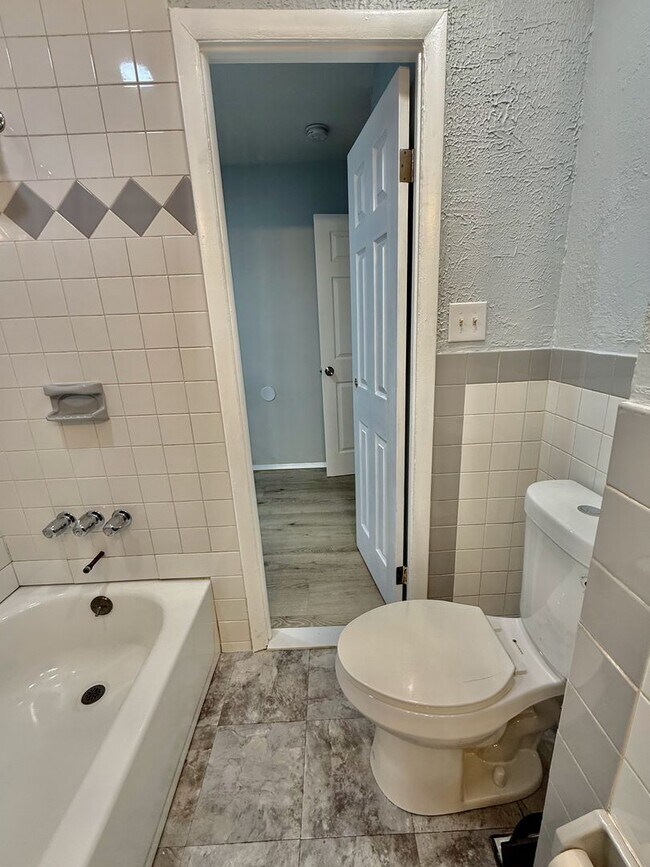 Building Photo - 2443 S 7th St