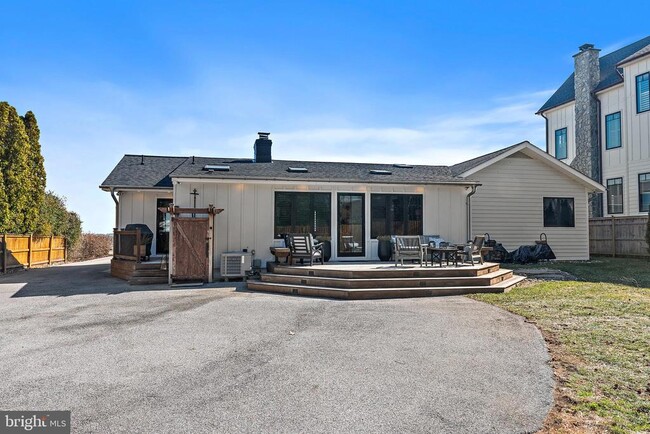 Building Photo - 113 Bay Dr