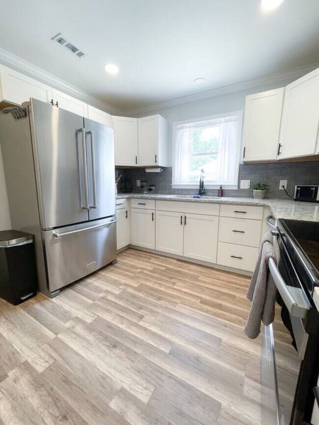 Building Photo - 3830 Manchester Dr