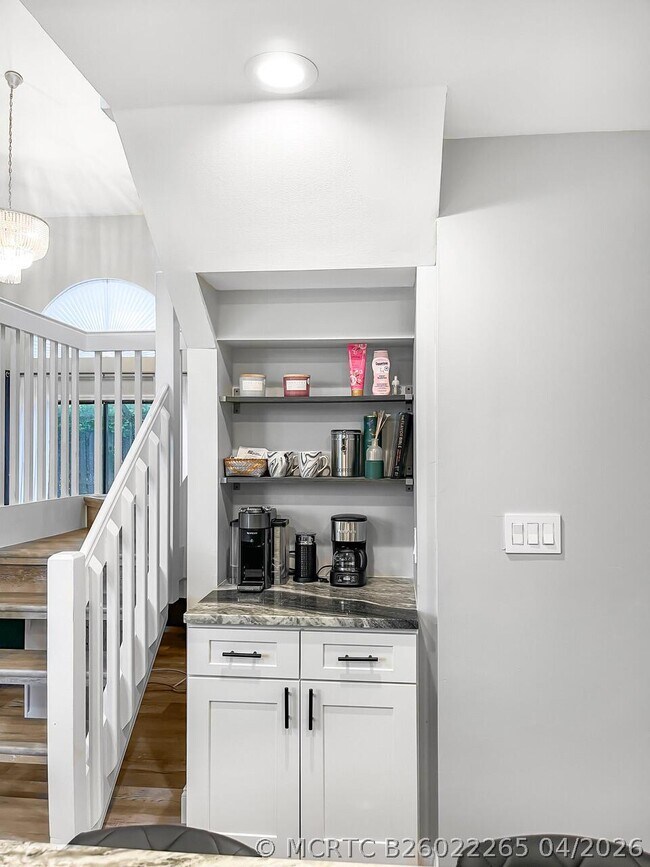 Building Photo - 12989 Meadowbreeze Dr