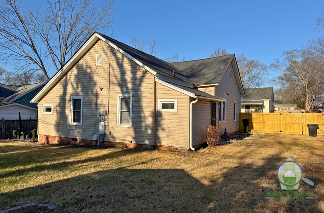 Building Photo - 25 W Main St