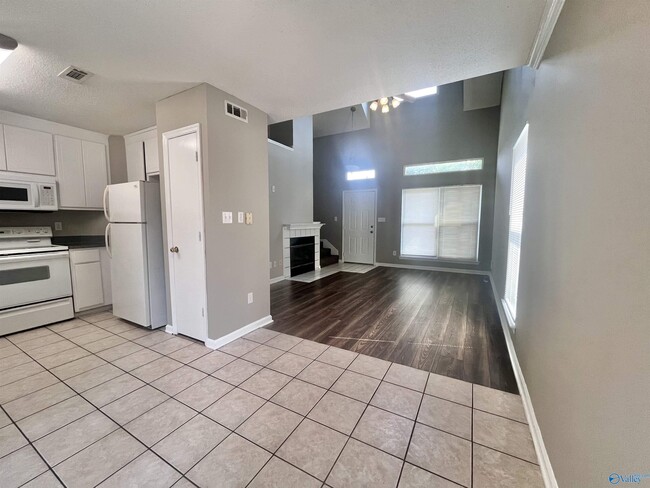 Building Photo - 102 Yellowwood Ct