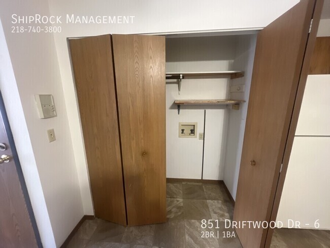 Building Photo - 851 Driftwood Dr