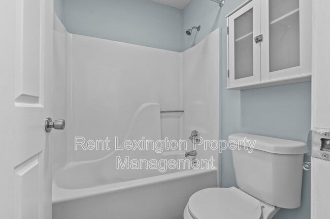 Building Photo - 1658 Foxhaven Dr