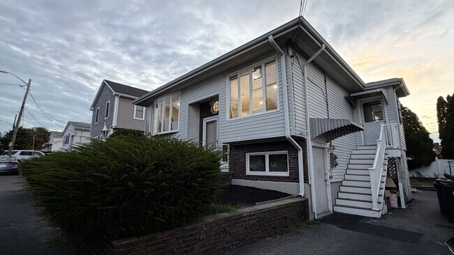 Building Photo - 122 Lantern Rd