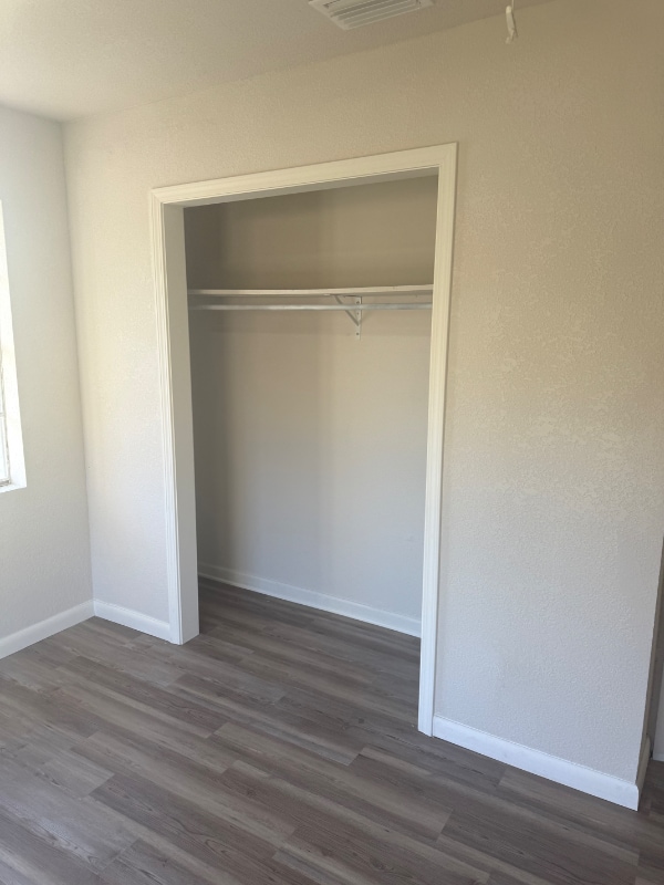 Building Photo - 910 Moran St