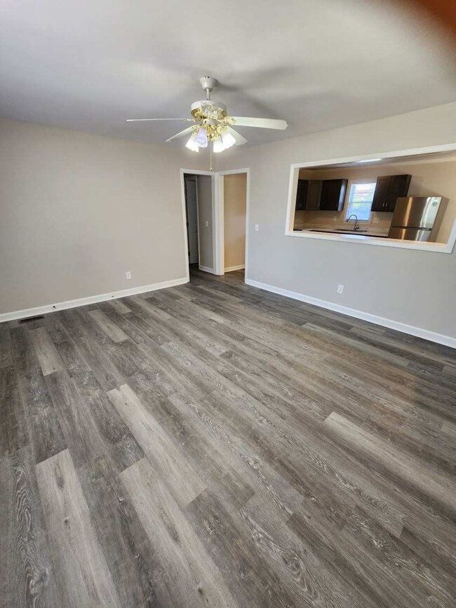 Building Photo - Old Ebenezer RD 3 bedroom 2 bath