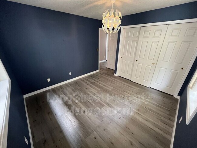 Building Photo - 523 SE 59th Ct