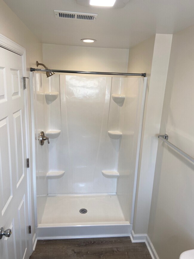 Shower - 310 9th Ave
