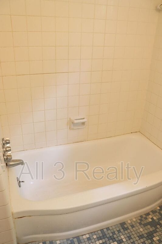 Building Photo - 919 Green Ridge Rd