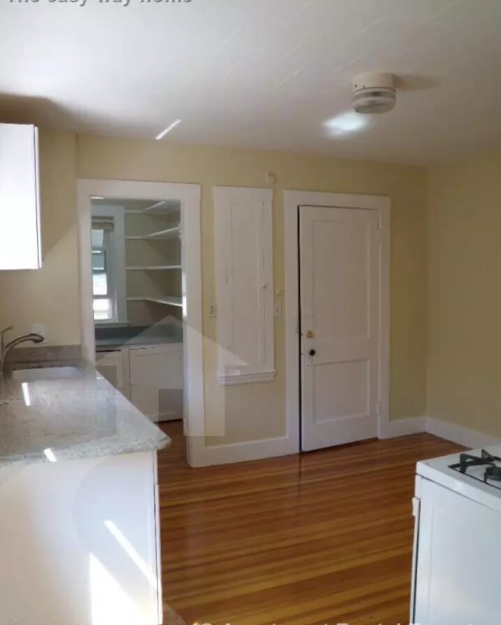 Building Photo - 47 Standish St