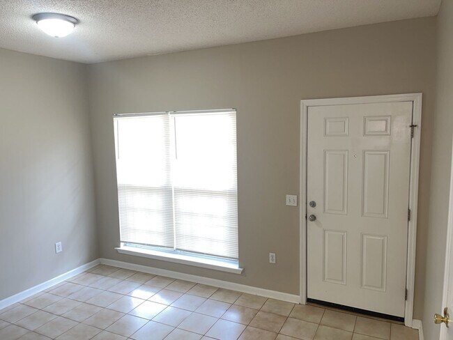 Building Photo - 22 E Dubois St