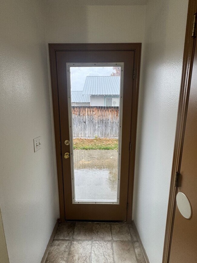 Building Photo - y90312