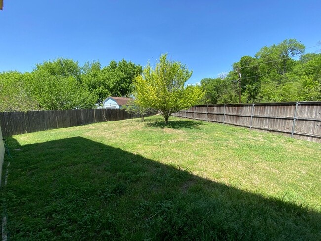 Building Photo - 4 Bedroom in Thaxton Place
