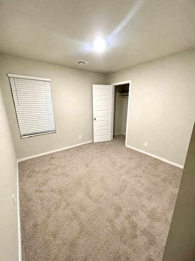 Building Photo - 4 Bed | 2 Bath in Broken Arrow!