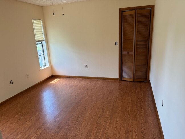 Building Photo - FiRST MONTHS RENT FREE 3/2/2 POOL HOME – 1...