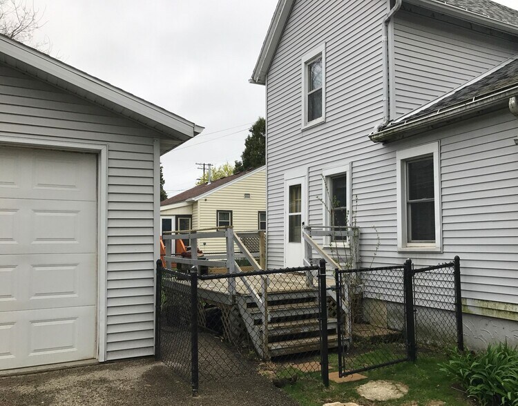 Building Photo - 3702 Hillcrest Dr