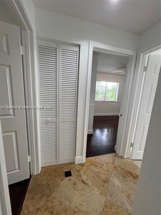 Building Photo - 10511 SW 145th Ct