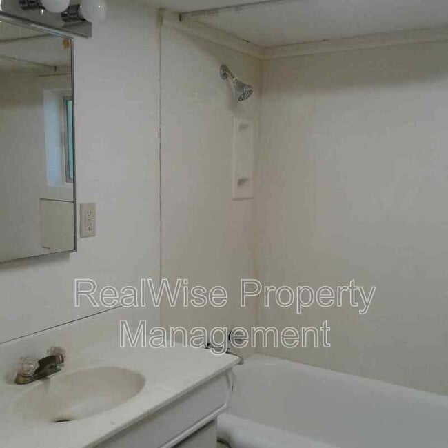 Building Photo - 1483 Fruitdale Dr